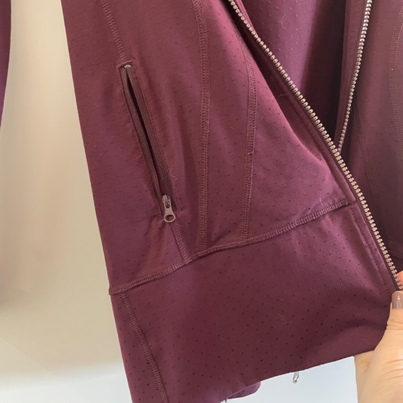 Lululemon - Picture 3 of 3